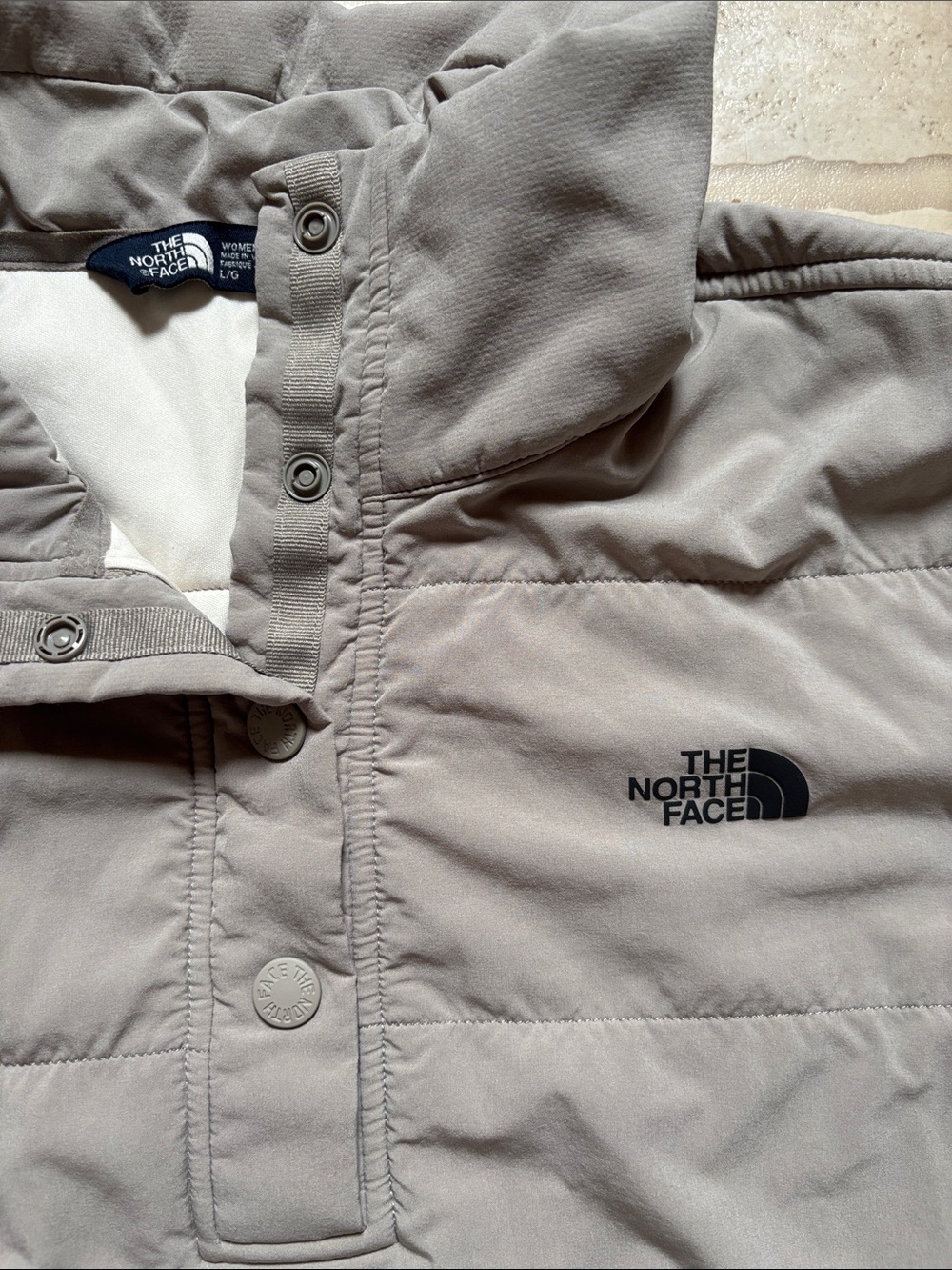 The North Face Women’s Size Large 1/4 Snap Quilted Pullover Gray/Cream - Picture 4 of 7